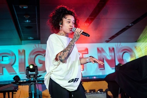 A picture of Ella Mai performing in one of her musical concerts.